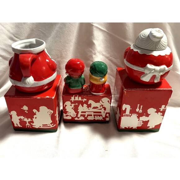 Avon Claus & Company SANTA Creamer MRS CLAUS Sugar Bowl ELVES Salt & Pepper Set - Picture 4 of 8